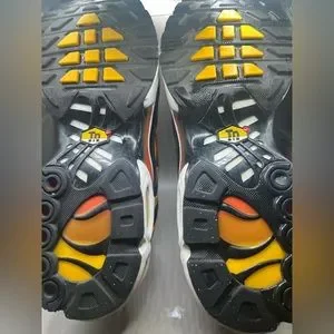 Nike Air Max Plus  Reverse Sunset Black Red Mens Size 10 Excellent Condition 2021 Nike Air Max Plus Reverse Sunset Black Mystic Red SZ 9  main image 4